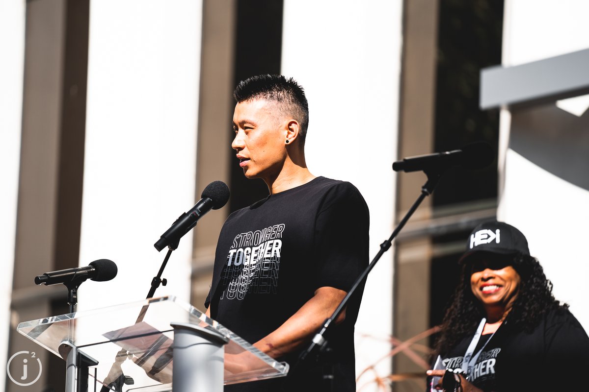 jlinfoundation's tweet image. Congratulations to our founder, @jlin7 on a well-deserved retirement. From underdog to unforgettable, Jeremy's greatest impact to us is what he's built off the court. Thank you Jeremy for your vision, heart, and belief in a brighter future where all youth can thrive together! 💛