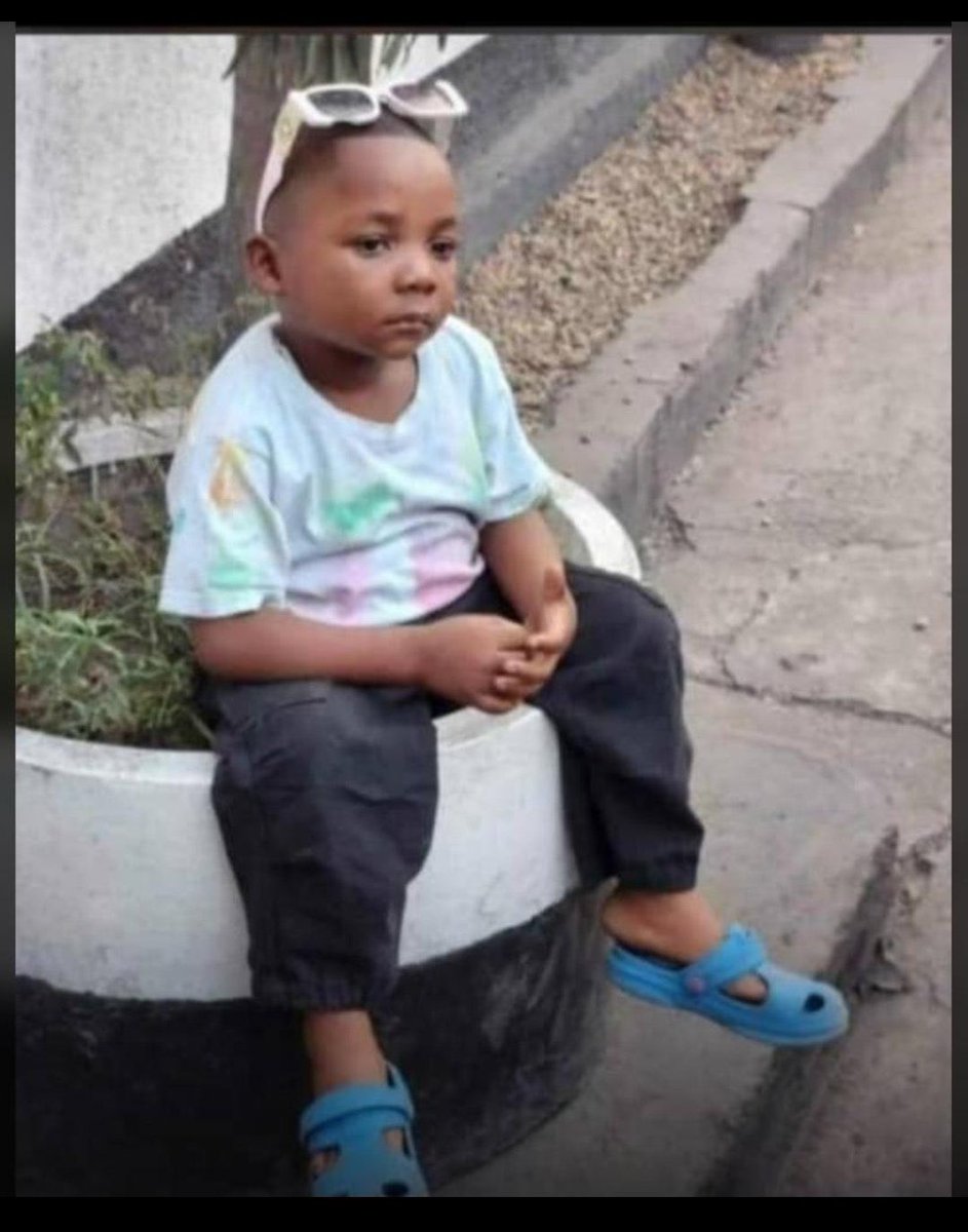 Jem_imaaa's tweet image. Je n’ai plus d’idées sur quels ongles ou encore quelle coiffure faire; je suis officiellement en manque d’inspirations. #oskour