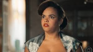 4) POSITIVO: Explorar Dita foi realmente um dos grandes acertos. Ficamos envolvidos com a personagem e passamos a torcer por ela. Fora a bela atuação de Jennifer Nascimento, que mantém o charme e ao mesmo tempo acrescenta camadas muito interessantes!