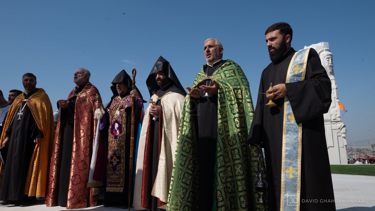 301arm's tweet photo. On Artsakh’s Independence Day, clergy together with officials from Artsakh and Armenia, led by Bishop Vrtanes Abrahamyan, head of the Diocese of Artsakh, consecrated the monument “The Call of Artsakh” at Yerablur Military Pantheon. The memorial honors the heroes killed in the Artsakh wars, compatriots buried in Artsakh, and victims of the September 25 fuel depot explosion. At the same time, it serves as a sacred resting place for families forced to leave their beloved behind in Artsakh, a sanctuary where they can pray, mourn, and feel close once again to those they cannot reach.

Sculptor Robert Askaryan, who created the monument, said it symbolizes the unbreakable bond with Artsakh: “The roots of Artsakh do not dry out and will always remain in the soil.” Architects Vladimir and Mikael Sargsyan shaped the monument to carry that enduring message.

Arthur Vanetsyan, chairman of the Homeland Party and former director of Armenia’s National Security Service, was central to the project. Together with his family, he financed the construction and stood with the parents of the fallen during the consecration. He later revealed that authorities had tried to obstruct the ceremony by issuing threats, cutting the lights, and banning loudspeakers, but even in silence the grief and presence of the families spoke louder than words.

Initiated by Artsakh’s leadership and realized through the devotion of the Vanetsyan family, the monument rises two years after the forced displacement of Armenians from Artsakh. Today it stands as both memorial and sanctuary, uniting sorrow with resilience and carrying forward the eternal bond with Artsakh.