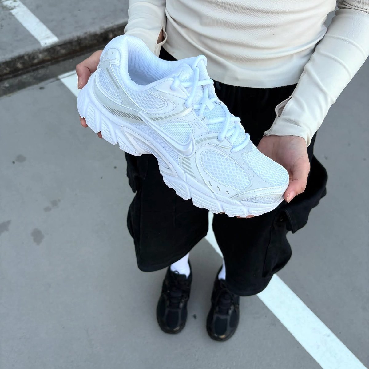 CaminoTV's tweet photo. La V5 rnr triple white encore en promo à 69€ jusqu'au 44

https://t.co/ja7OIMdNJy https://t.co/MhgrImUoA6