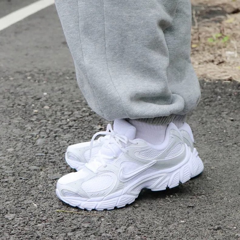 CaminoTV's tweet photo. La V5 rnr triple white encore en promo à 69€ jusqu'au 44

https://t.co/ja7OIMdNJy https://t.co/MhgrImUoA6