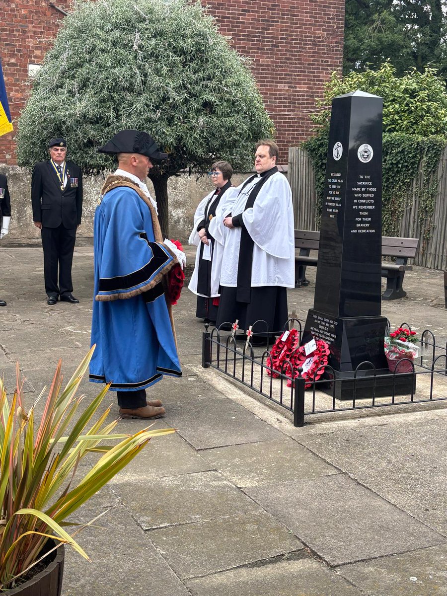 ChairmanERYC's tweet photo. #ERChairman attended VJ80 at Snaith and laid a wreath on behalf of #EastRiding Council to remember and honour the sacrifice and courage of those who served #ERDeputyLieutenant and #ERHighSheriff also attended #Snaith #LestWeForget #ERLieutenancy @ERLieutenancy #ERLordLieutenant https://t.co/AIY5ogzE1h