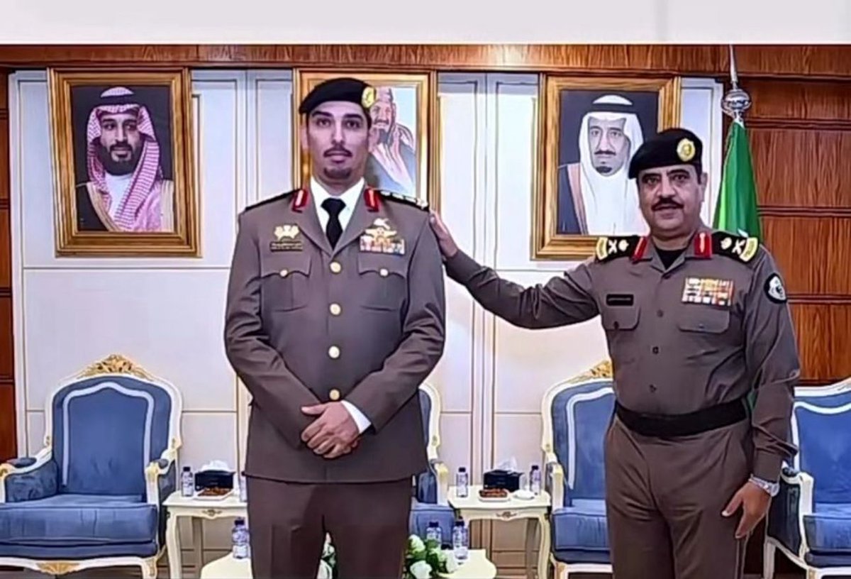 «مدير شرطة حائل» يقلّد العقيد نادي البراك رتبته الجديدة بعد صدور الأمر الملكي بترقيته alshaamal.com/303392/
