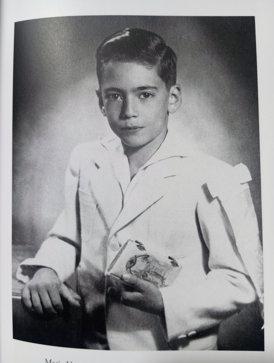 burdeldeletras's tweet photo. «El nudo de las novelas de Vargas Llosa es la pugna entre el espíritu aventurero, idealista, militante de estos personajes, y una realidad banal, inapelable, que devora a la de sus ilusiones».

“Mario Vargas Llosa. Palabras en el mundo”, de Alonso Cueto. https://t.co/2aQjB6tlLN