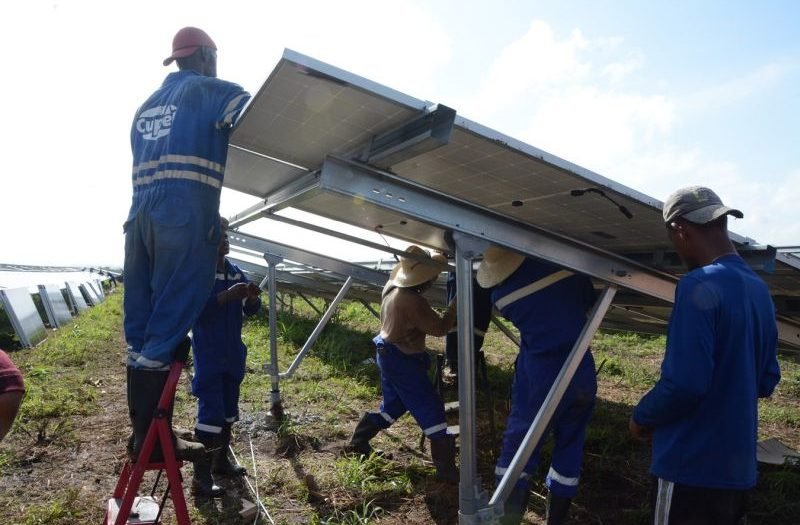 escambraycu's tweet photo. El cambio de matriz energética avanza en #SanctiSpíritusEnMarcha cuando está a punto de concluirse el segundo parque solar radicado en la zona de Tuinucú y ya se ejecuta el movimiento de tierra de lo que será el tercero
https://t.co/bC4pxhDrC4 https://t.co/RCwteC5SAM