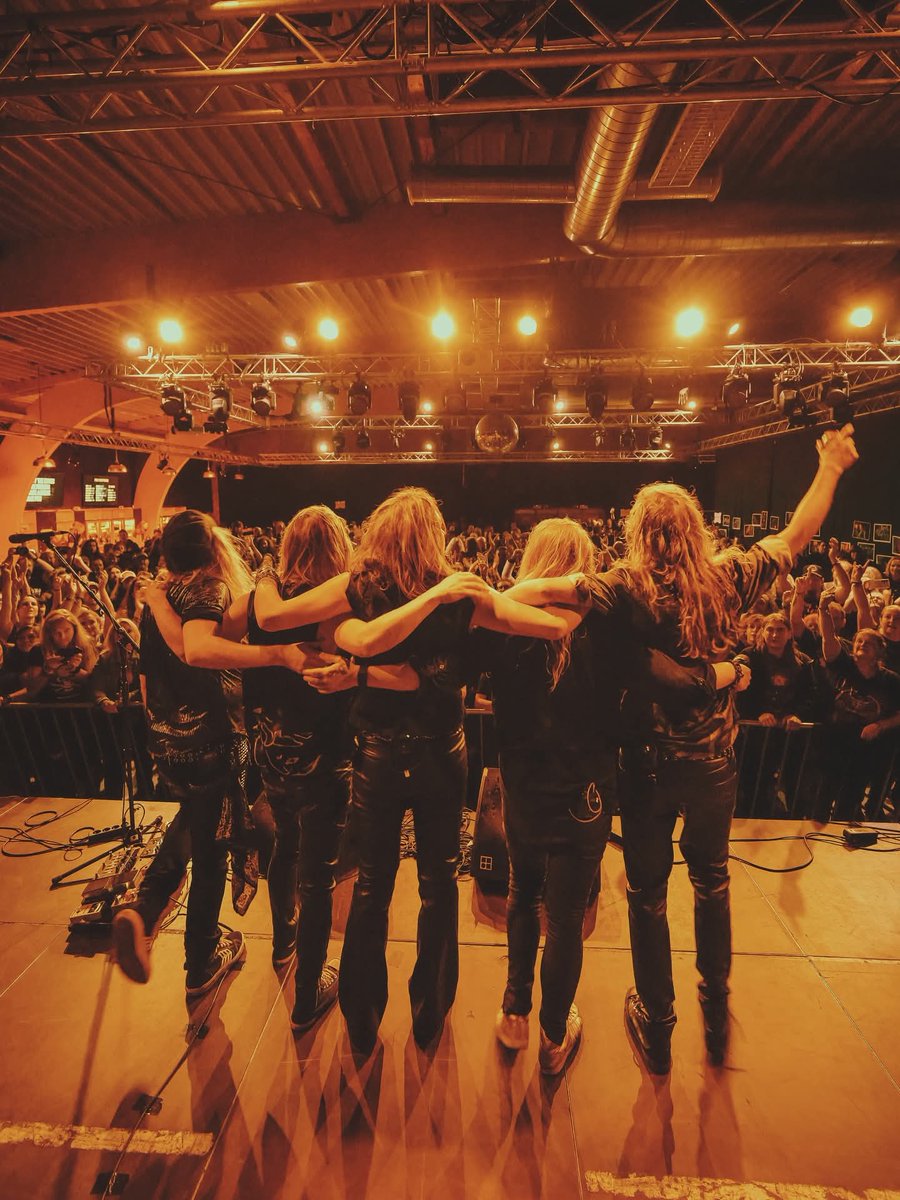 Nothing better than a loud rock’n roll show!🔥 What’s your favourite Shiraz Lane concert you’ve attended?! 

Tickets for the ”In Vertigo” Finnish tour on sale now!
25.10. Helsinki
7.11. Tampere
14.11. Kotka
15.11. Oulu
21.11. Turku
5.12. Tahko

Photos @alexandra_pajak #shirazlane