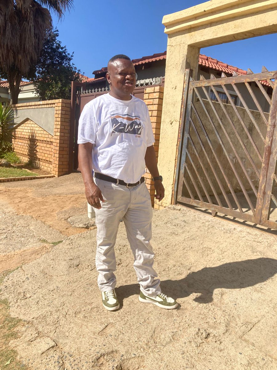 djKobyo's tweet photo. Banna Le Basadi Baapa Kamo, Ke Hlapile Kea Swanelwa. #Chuza #Chuzday #Tuesday #skobo #ugly #botse #botsefull #beautiful #Blessedtuesday #tshabarepudheentertainment #ngakakobyo #mrkobyo #pastordjkobyo #baapakamo #djkobyo #djkobyocomedy #tshabarepudhe https://t.co/4Mn2VVQsKv