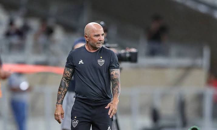 andrehernan's tweet photo. 🚨🚨Sampaoli vê elenco do Atlético MG como um elenco “arrumado”, Argentino não sugere reforços neste primeiro momento de negociação (até pq a janela esta fechando). O Argentino é o Atlético estão alinhados e retorno pode acontecer. https://t.co/1cIBdZVsnJ