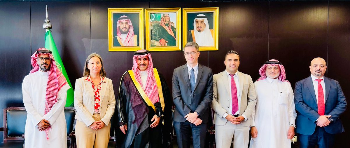 محمد ال جابر (@mohdsalj) on Twitter photo سعدت اليوم بلقاء السيد ستيفان جيمبرت @sguimbert المدير الإقليمي للبنك الدولي لمصر واليمن وجيبوتي، الشرق الأوسط وشمال أفريقيا والوفد المرافق، في مقر <a href="/SaudiDRPY/">البرنامج السعودي لتنمية وإعمار اليمن</a> حيث ناقشنا فرص التعاون الحالية والمستقبلية المطروحة في عدة قطاعات لدعم الحكومة اليمنية وجهود التنمية في اليمن. سعدت اليوم بلقاء السيد ستيفان جيمبرت @sguimbert المدير الإقليمي للبنك الدولي لمصر واليمن وجيبوتي، الشرق الأوسط وشمال أفريقيا والوفد المرافق، في مقر <a href="/SaudiDRPY/">البرنامج السعودي لتنمية وإعمار اليمن</a> حيث ناقشنا فرص التعاون الحالية والمستقبلية المطروحة في عدة قطاعات لدعم الحكومة اليمنية وجهود التنمية في اليمن.