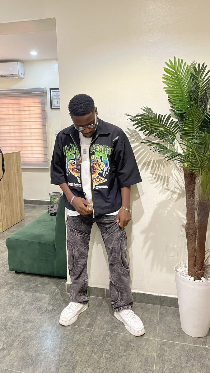 Hello 👋 September! Bring us that life changing opportunity 🥹🥹❤️❤️. Been awhile since I posted my self… Hey Xxx I am still alive 🌚