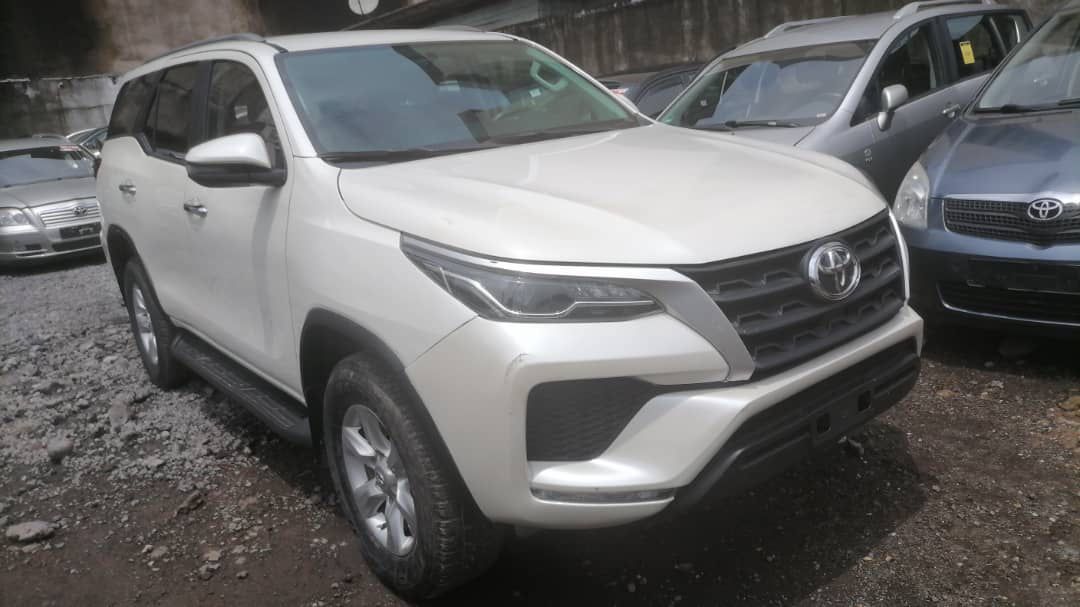 LifeIsChicotte's tweet photo. Toyota Fortuner 
Année 2022
Occasion Europe 
Essence 
Automatique 
Clim fonctionnelle
État 10/10
Prix: 29 Millions
Douala

Jorel auto

Ps:Besoin urgent d'argent https://t.co/C3bthcVboY