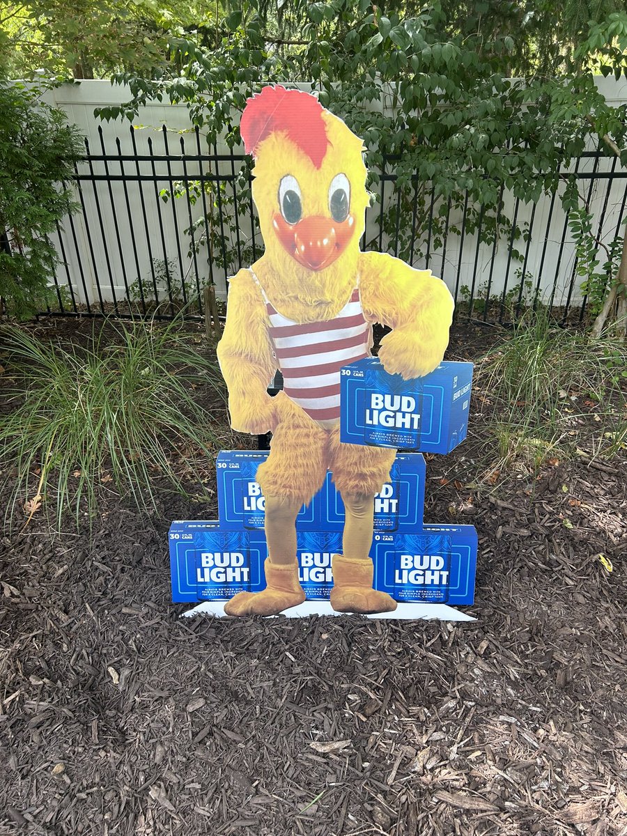 JamieRivers08's tweet photo. Amazing Labor Day party!!! Big thanks to our friends over at #DirtCheap! #LetsGetDirty #RiversEdge https://t.co/MR3GMrZIPI