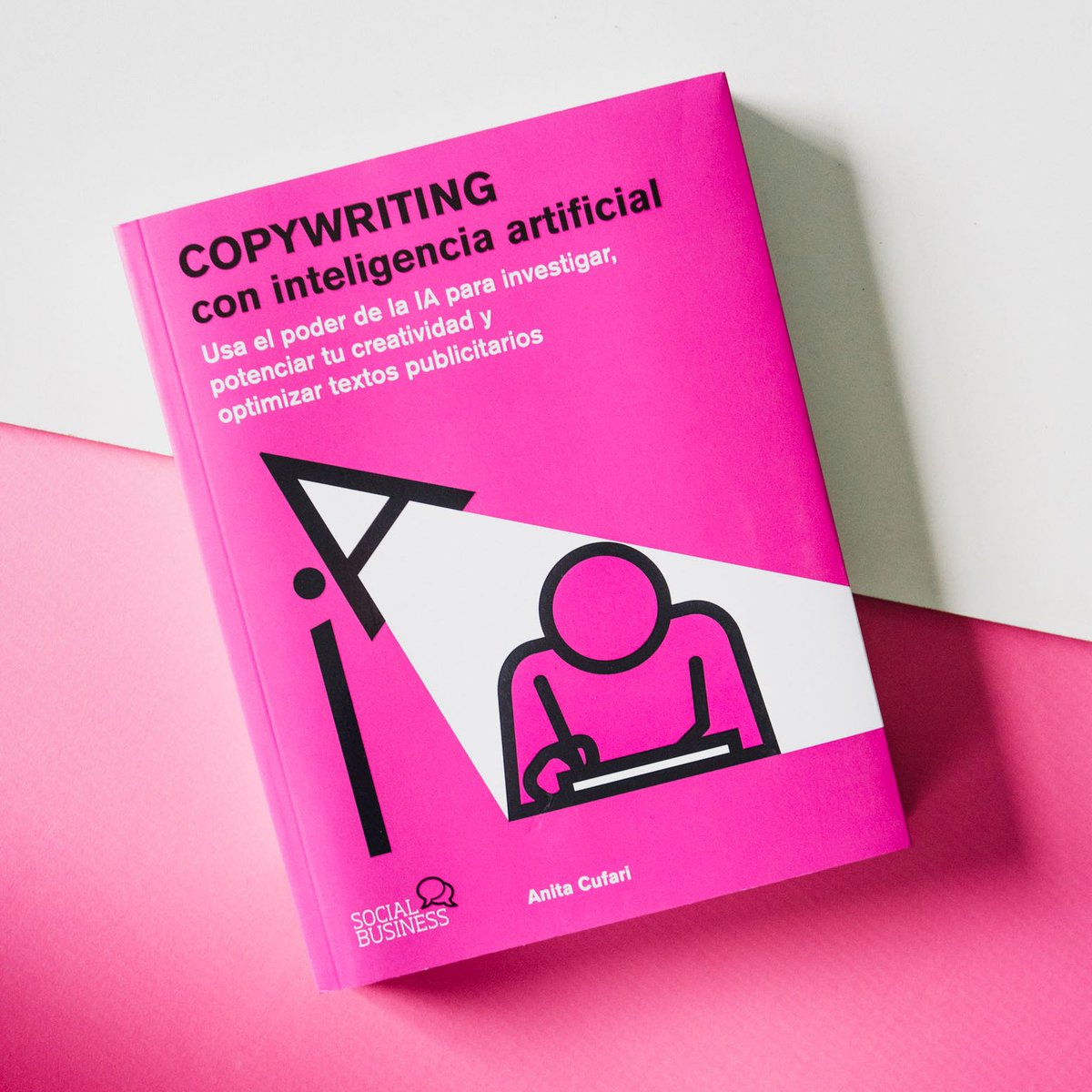 Anaya_Multimed's tweet image. 📕  'Copywriting con inteligencia artificial'

En este libro @anitaideas no solo habla de #prompts. Te enseña cómo pensar, escribir y liderar ideas en un mundo impulsado por datos, algoritmos y creatividad.

👉 tinyurl.com/45zpkfyd

#CopywritingConIA #Copywriters