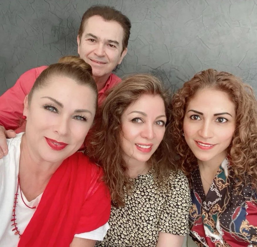 Lety con amigos 💕❤️💕
#leticiacalderón #teamlety
<a href="/letyca79/">Leticia Calderon</a> ❤️