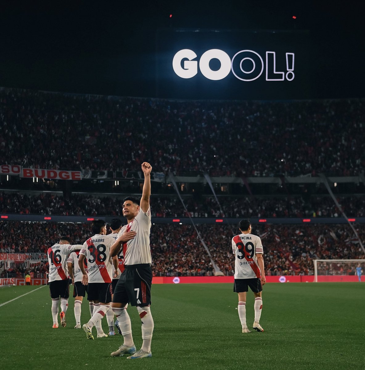Me chupa la pija la doble fecha de la selección.

Le quiero ganar al Palmeiras y levantar la copa que perdimos en Lima contra el Flamengo.