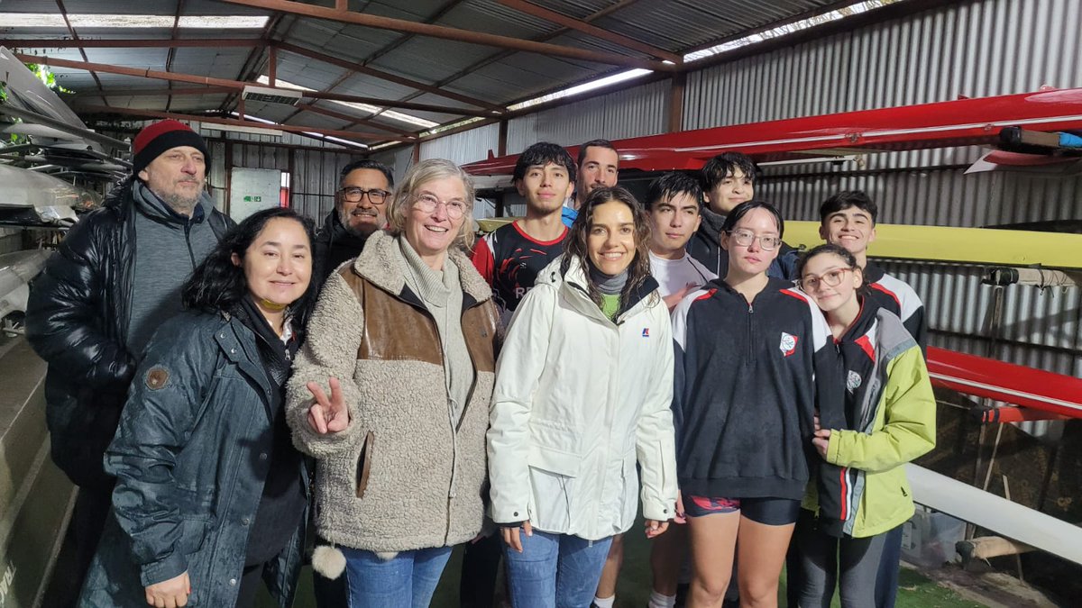 Hace unos días recibimos la visita de <a href="/TVN/">TVN</a> programa <a href="/chileconectado_/">Chile Conectado</a> . Fue una grata experiencia para nuestros remeros y club.
<a href="/antoabrahamsch/">Antonia Abraham Schüssler</a> <a href="/melii_abraham/">Meli Abraham Schüssler</a> <a href="/radiobiobio/">radiobiobio</a> <a href="/canal_CDO/">CANAL CDO</a> <a href="/INDChileOficial/">IND Chile 🇨🇱</a> <a href="/TVUNoticias/">TVU Noticias</a> <a href="/TeamChile_COCH/">Team Chile</a>