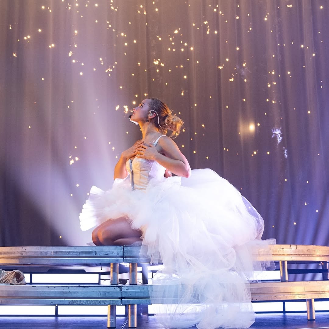 sonymusicpt's tweet image. Alguns dos momentos da tour da @addisonraeon no Reino Unido enquanto estamos aqui a beber a nossa Diet Pepsi ❤️

😭🎀🎧 #addisonrae