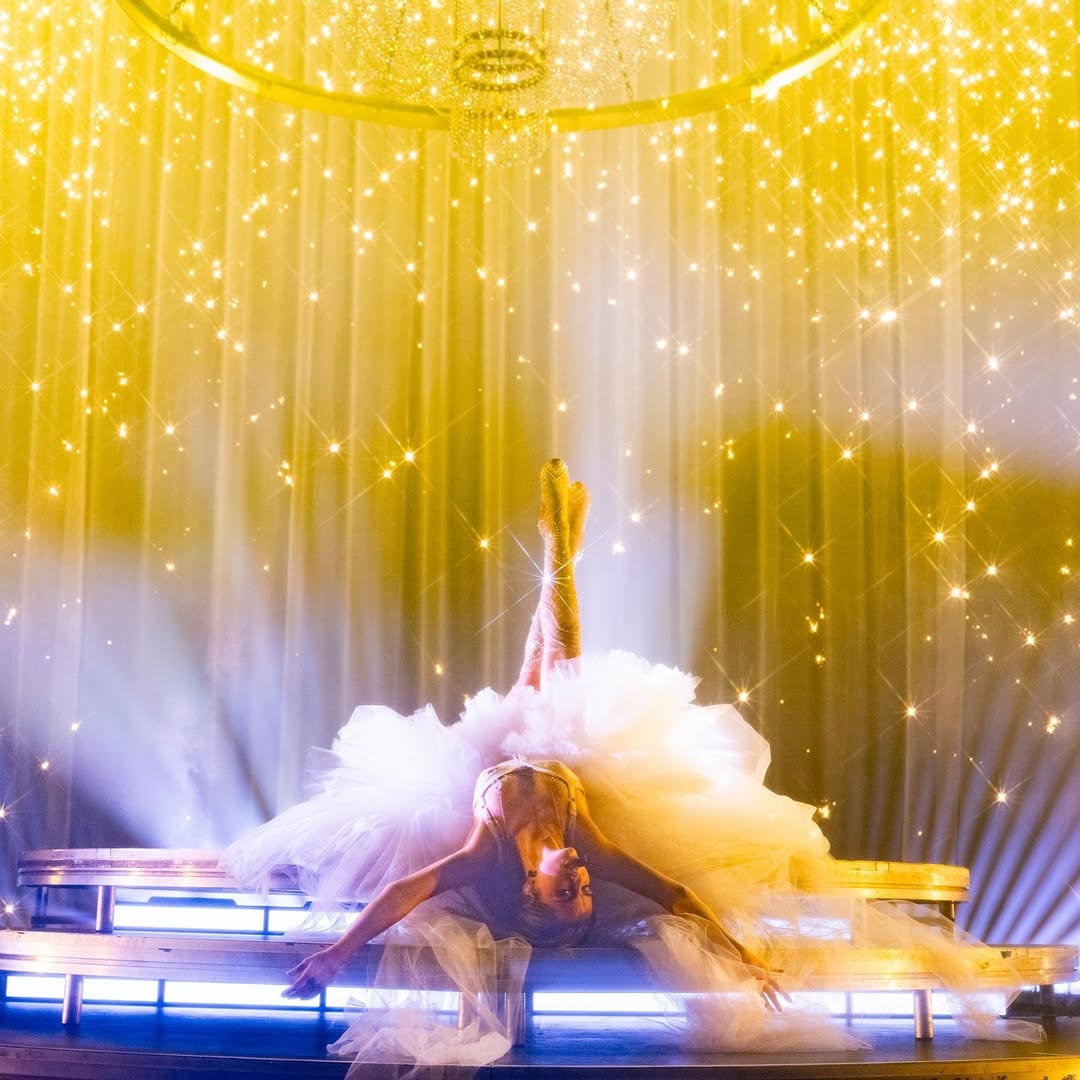 sonymusicpt's tweet image. Alguns dos momentos da tour da @addisonraeon no Reino Unido enquanto estamos aqui a beber a nossa Diet Pepsi ❤️

😭🎀🎧 #addisonrae