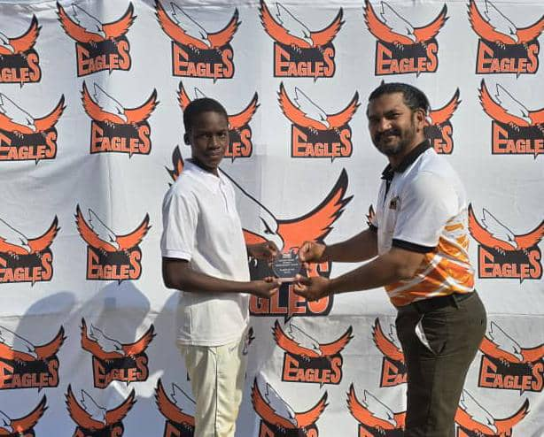 cricket_eagles's tweet photo. Our player of the matche in Game 2 played between MCCA vs. HMCA was Ruvarashe Mpofu from MCCA.
Ruvarashe picked up 4 wickets for 38 runs in 7 overs.
#eaglesdevelopment
#enjoythecricket
#lovecricket
@zcdomestic @ZimCricketv @kwirirayi @gafadegea https://t.co/SyMPNpgQVu
