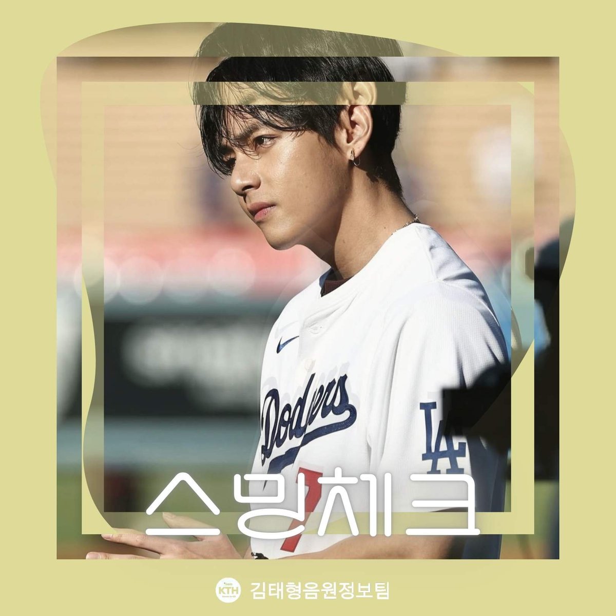 kth_stream_KR's tweet photo. 뷔모닝! 💜
태형이의 음악과 함께 하루를 시작하세요! https://t.co/e4PKBnFHgC