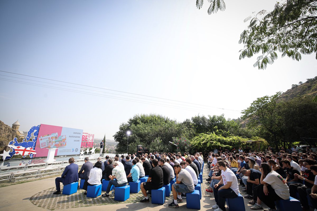 chakvetadze1994's tweet image. Today we attended the presentation of the European Youth Card, which was held by @kakhakala 

At the initiative of @TbilisiCity young people 18-30 will benefit from the #EYC 

The program includes more than 25,000 discounts in 40 European countries and unites 9.3 million young…