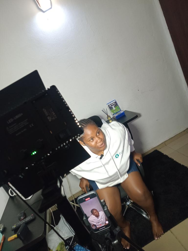 Henryglowz's tweet photo. Well it's another day to create lets see how it goes 😏 🙃 

#Blockchainphotographer #web3photos #creativeoracle #Blurtographer https://t.co/DX1sk0IjTE