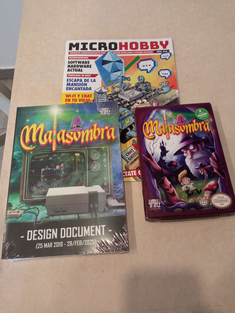 Cositas que han llegado hoy, de parte de <a href="/4mhz_es/">4MHz.es</a> y <a href="/MicroHobbyPapel/">MicroHobby</a>.