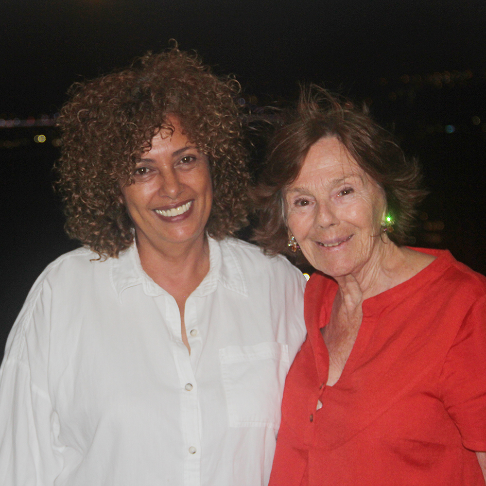 Martes 3 de junio.
Hoy, Kenizé vuela a Barcelona. 
Desde Sabadell estoy al teléfono: todo bajo control en Estambul. Mimunt, <a href="/Mim_Rif/">Mimunt hamido yahia</a>, ya está camino de la casa de Kenizé —son amigas— para acomodarla con su silla de ruedas en el coche contratado y acompañarla al aeropuerto.
&gt;&gt;