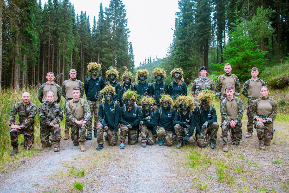 On 19 AUG 25, 2 Brigade Artillery Regiment hosted 12 young people from across Ireland for the annual Gaisce Adventure Challenge.
Over two nights in the Slieve Bloom Mountains, participants developed survival skills including camouflage and concealment, while also undertaking a