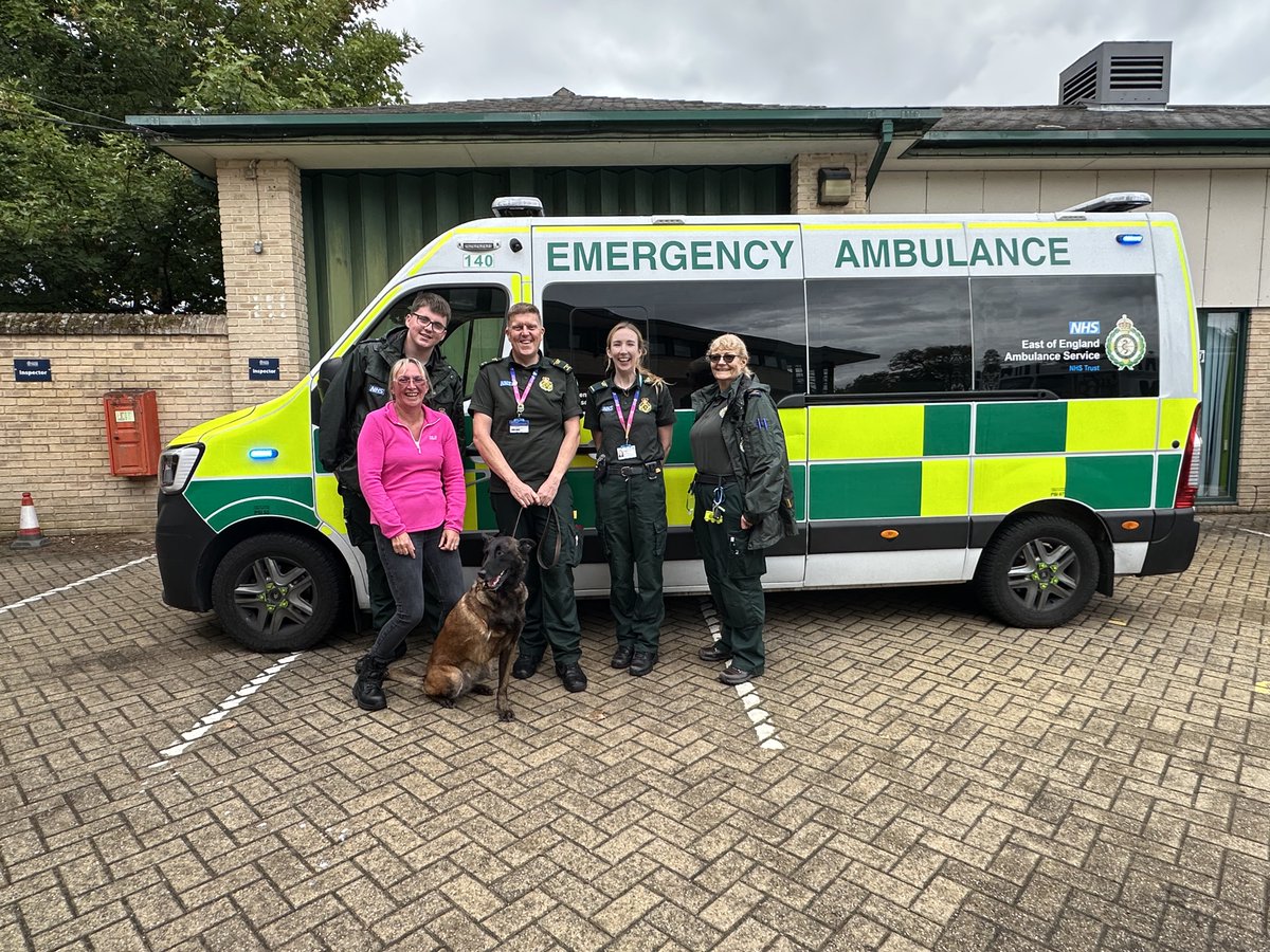 EastEnglandAmb's tweet image. 🌧️ A little rain didn’t stop us!

Great turnout at the Braintree Police Station Open Day where our amazing CFRs – Callum, Stuart &amp;amp; Miriam – trained 80+ people in CPR &amp;amp; basic life support.

🫀👏 Huge thanks to everyone who got involved!
#CPRSavesLives #CommunityHeroes #Braintree