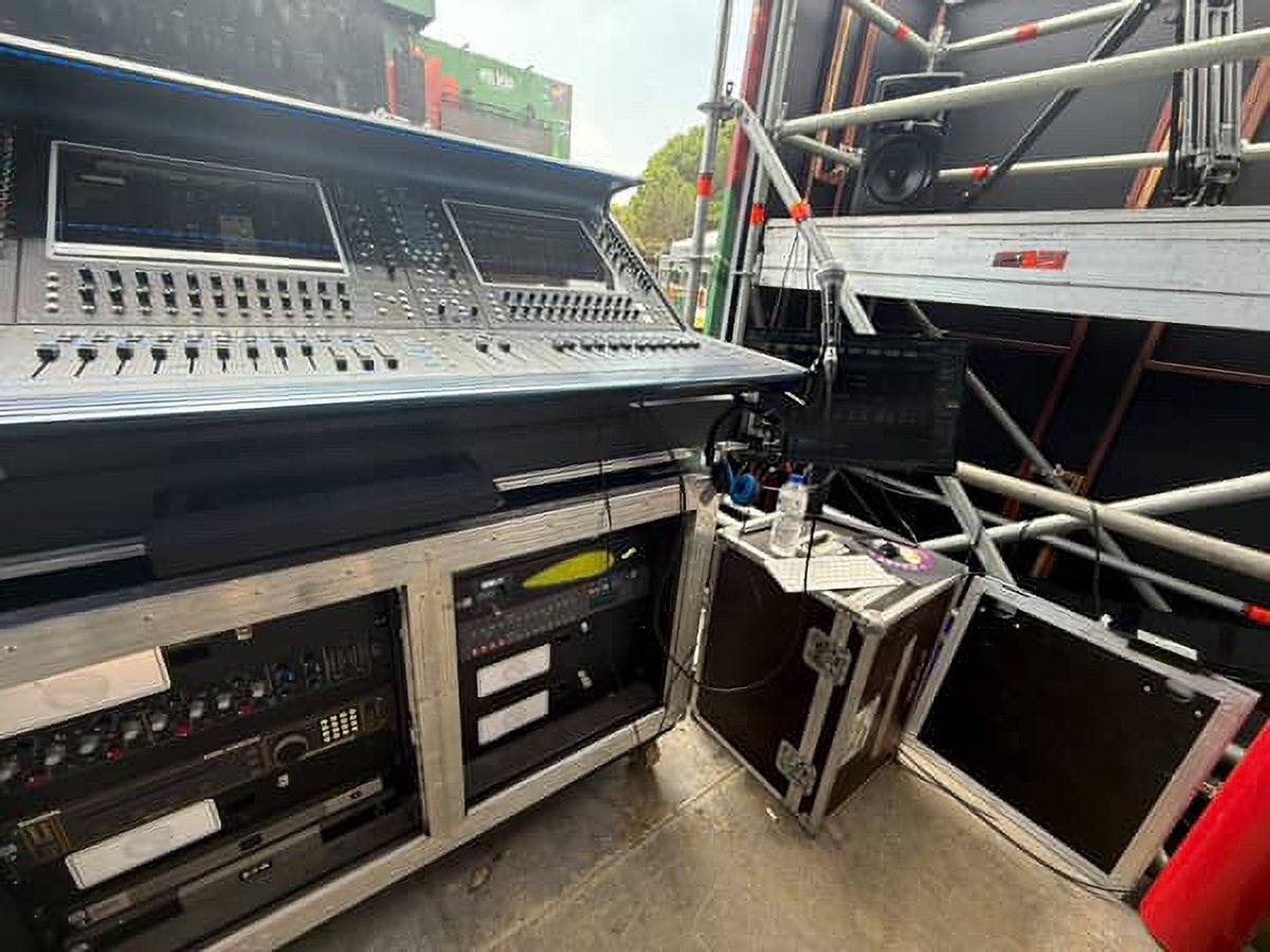 fourieraudio's tweet photo. transform.engine: Walking on a Dream with Empire of the Sun.

📷@sound_coop

#TransformTuesday #LiveAudio  #EmpireOfTheSun https://t.co/KphXWL5ddk