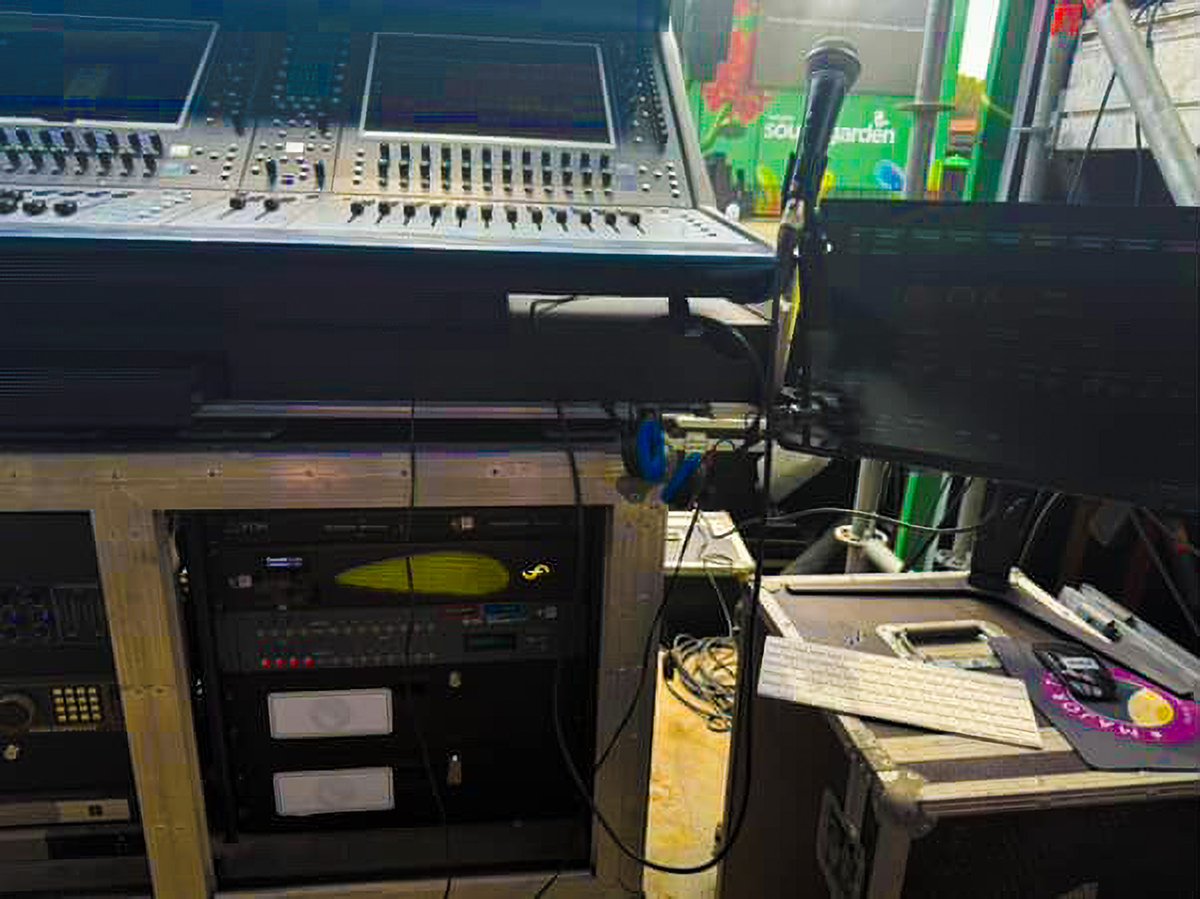 fourieraudio's tweet photo. transform.engine: Walking on a Dream with Empire of the Sun.

📷@sound_coop

#TransformTuesday #LiveAudio  #EmpireOfTheSun https://t.co/KphXWL5ddk