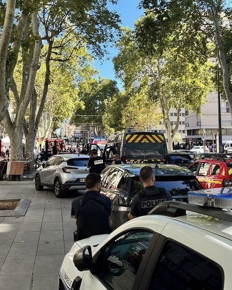 RenaudMuselier's tweet photo. Ce qui s’est passé à Marseille est un drame terrible. 

Merci à notre Police nationale. Les forces de l’ordre étaient là au bon moment et ont fait preuve de sang-froid. Ils ont sauvé des vies en mettant hors d’état de nuire un assassin ! https://t.co/XpIworlGPD