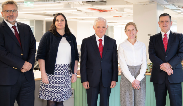 🔹Con la Reforma de Pensiones.

La señora Juanita recibe $ 80 lucas  👵

Los que gestionan el préstamo al Estado reciben $ 20 millones 💵

A disfrutar la Reforma de Jeannette y ChileVamos.