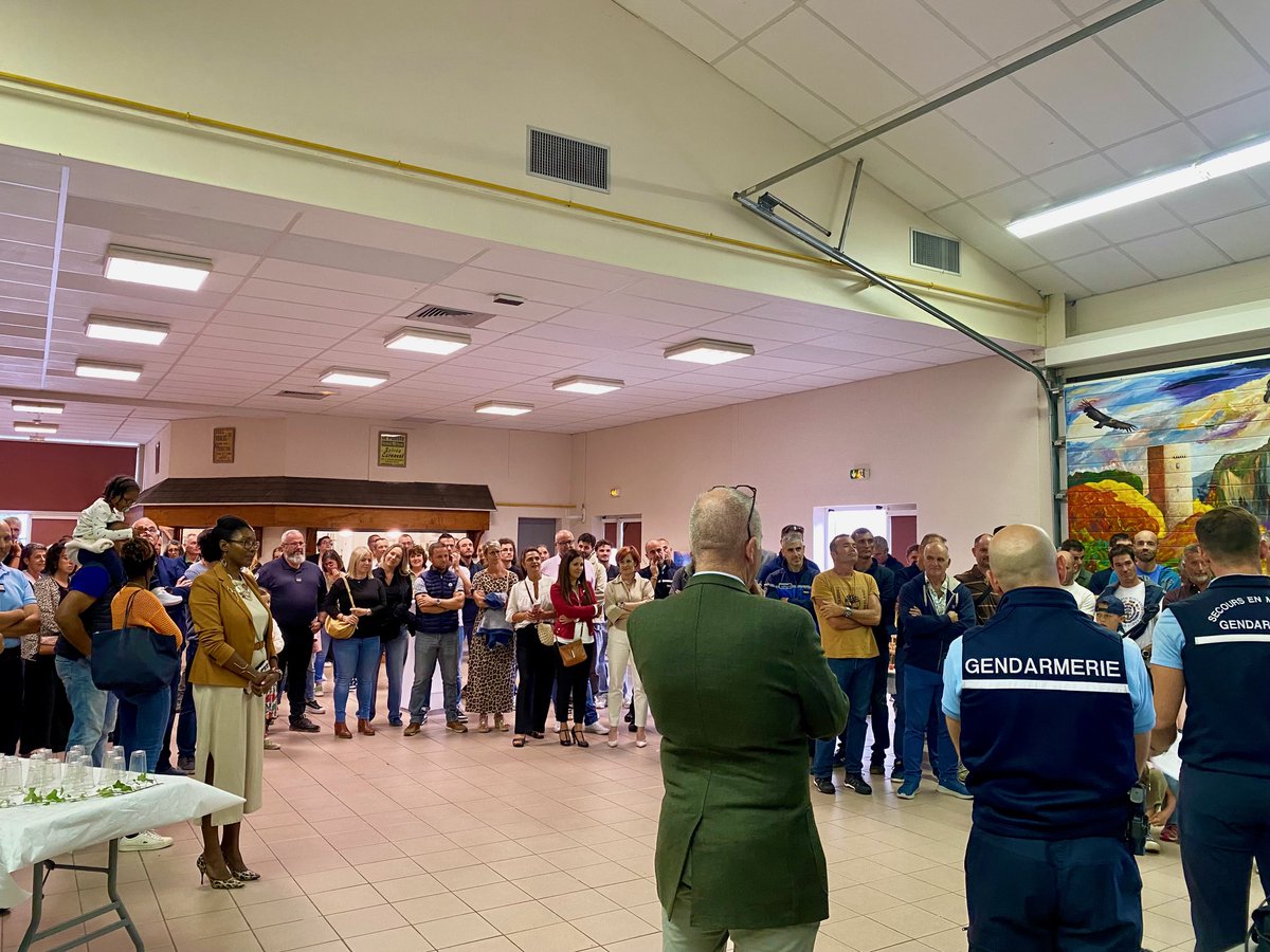 Prefet65's tweet photo. #Remerciements 👮 | Respect et reconnaissance pour David Sicilia, commandant en second du #PGHM de Pierrefitte-Nestalas, qui prend sa retraite après une carrière exemplaire consacrée à #secourir et #protéger en montagne. Merci pour cet #engagement admirable. https://t.co/dWiEraExes