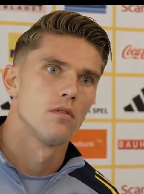 AdamXArsenal's tweet photo. @SkySportsNews god dammit berta, you’ve bought a fucking psychopath. https://t.co/vKEmf7Ikia
