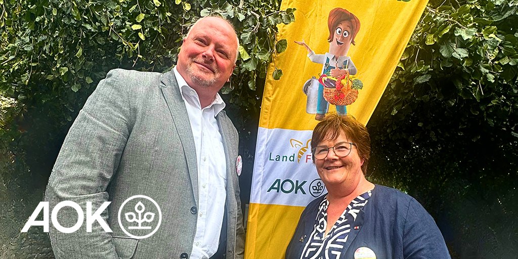 AOK_SAN_'s tweet photo. 🌻 35 Jahre #Landfrauenverband! 🌻
Die #AOKSachsenAnhalt feiert als exklusiver #Gesundheitspartner mit. Gemeinsam mit @LandFrauenLSA fördern wir mit Gesundheitsprojekten wie „Bauernpaten“, „Gesundes Frühstück in Kitas“ und dem „Schulgartenprojekt“ die #Gesundheit von Kindern.💚 https://t.co/tui9Gs8egT