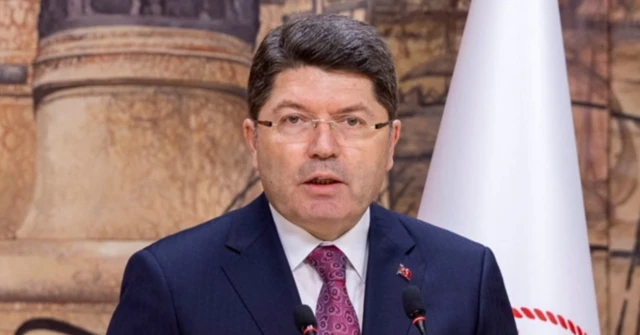 bbcturkce's tweet photo. Adalet Bakanı Tunç'tan CHP İstanbul İl Kongresi'nin iptal edilmesine ilişkin yorum:

"Verilen ara karar yargılama sürecinde doğabilecek telafisi güç zararların önlenmesine yönelik ihtiyati tedbir niteliğinde; nihai bir hüküm teşkil etmemektedir"

https://t.co/Z98IMApyJI https://t.co/HO6RMrvtNX