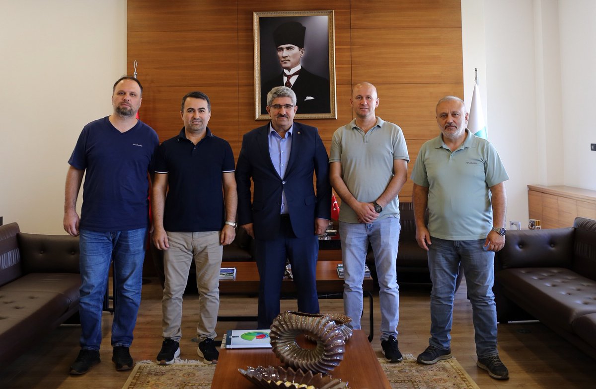 Yaartos41121435's tweet photo. Sayın Başkanım çalışmalarınızı yakınen takip eden birisi olarak Meslek Liselerine verdiğiniz önemi ve bu doğrultudaki gayretlerinizi uğraşlarınızı çok iyi biliyoruz. Yalnız şuda bir gerçek Meslek Liselerini değerli kılmak eski gücüne kavuşturmanın yolu teşvikten geçer bu teşvik de tam sigorta ile olur.
Nasıl ki Askerî harbiye deki ögrenim gören askerlerimizin sigortaları tam anlamıyla ilk günden yatıyorsa nasıl ki yurtdışında Staj Ve Çıraklık yapan gurbetçi vatandaşlarımızın sigortası Ülkemizde sayılıyorsa burada yaşayan emek veren Staj ve Çıraklık yapan emekçilerin de sigortaları tam yatırılmalıdır.Bu manada binlerce kişi staj ve çıraklık yaparken yaralanıp uzuv kaybı yaşarken bir o kadar da ölümle sonuçlanan iş kazalarına maruz kalmıştır ki tam sigorta olmadığı için hiç bir hakka sahip olamamıştır.Bu hakka sahip olmak için 900 iş günü prim yatması gerekiyor.Bu çifte standartdı ortadan kaldırıp Meslek Lisesi Memleket meselesi anlayışıyla Ülkemizin kanayan yarası olan Staj Ve Çıraklık mağduriyetini tam sigorta yapılarak ortadan kaldırmak hepimizin önceliği olması gerekmektedir.Bu hassasiyet doğrultusunda sizden destek bekliyoruz . Çalışmalarınız içinde yürekten teşekkür ediyoruz.
@RHisarciklioglu
@aslantasabdr

Susmayın Haykırın

#StajyerÇırakSgkBaşlangıcınıistiyor
