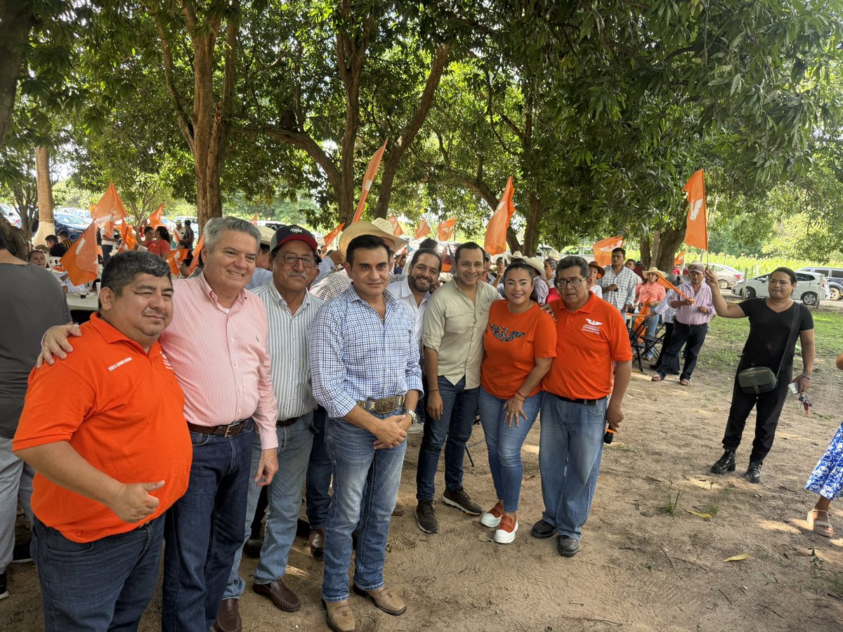 🍊 ¡Balancán está en movimiento! 

Este fin de semana se llevó a cabo un Encuentro con amigxs en Balancán.

Como invitado especial, dio la bienvenida a este encuentro y dialogó con los ciudadanxs, nuestro amigo y alcalde de Emiliano Zapata, Armin Marín Saury.

Agradecemos la