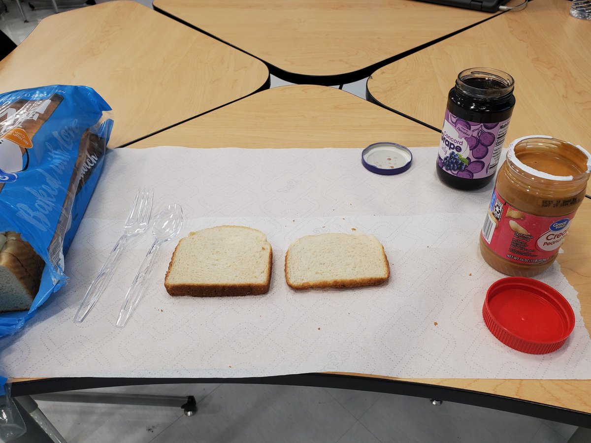 CareerTech_TPSD's tweet image. &quot;It&apos;s Peanut Butter Jelly Time!&quot; Well, that&apos;s not quite a sandwich but Exploring Computer Science students learned the importance of being specific when giving instructions! #algorithms #problemsolving #ExploringComputerScience #tpsd