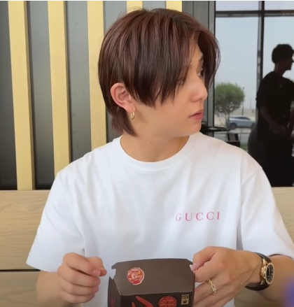 よにのちゃんねる 2025/8/31☆．。．:・ﾟ ＼ ❤️山田涼介さん着用