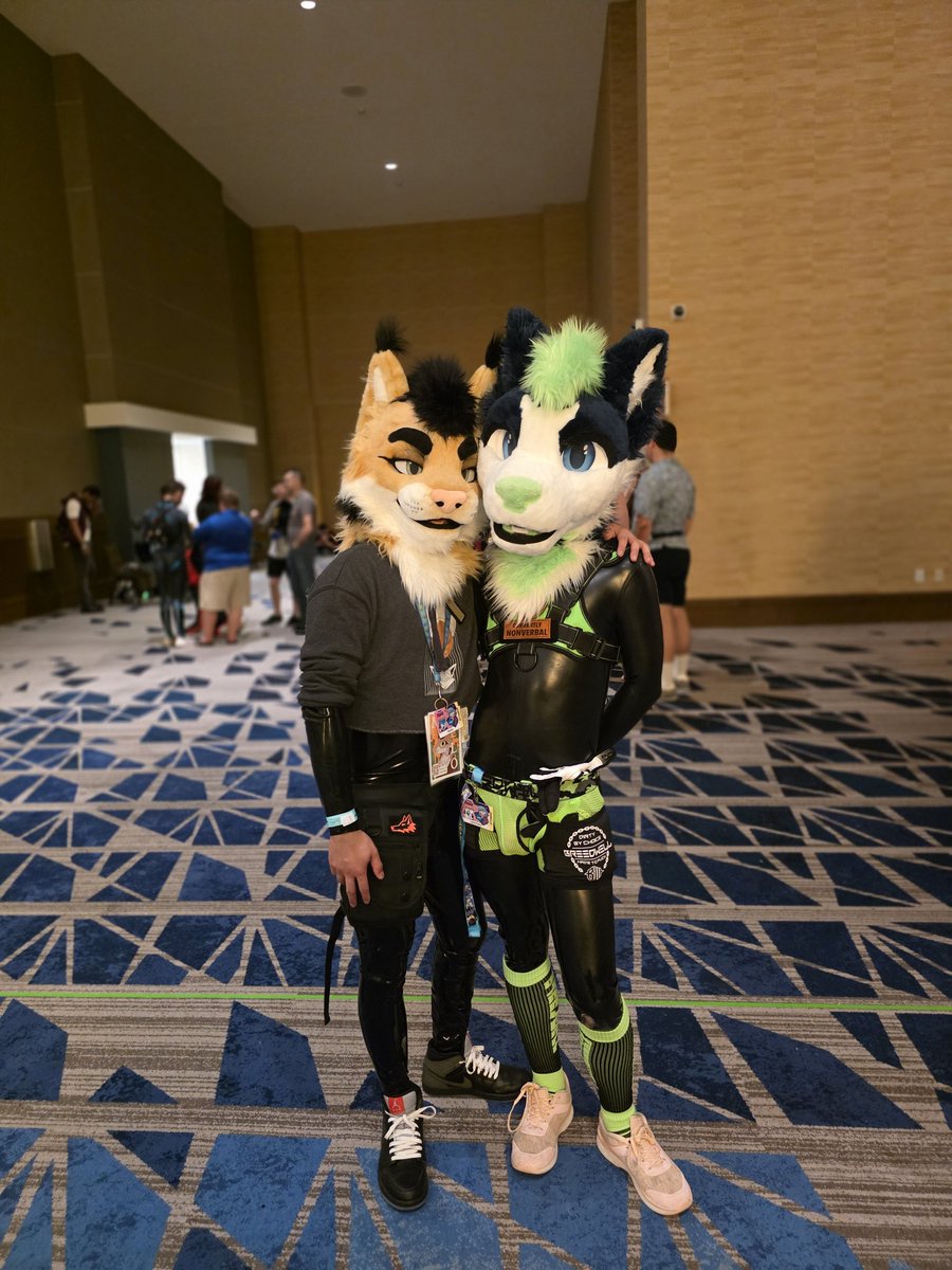 Shiny time at Megaplex W/ <a href="/Mayelopup/">Mayelo🐱</a> 

📸: <a href="/Aussywoo/">Aus 🔜 AFC</a>