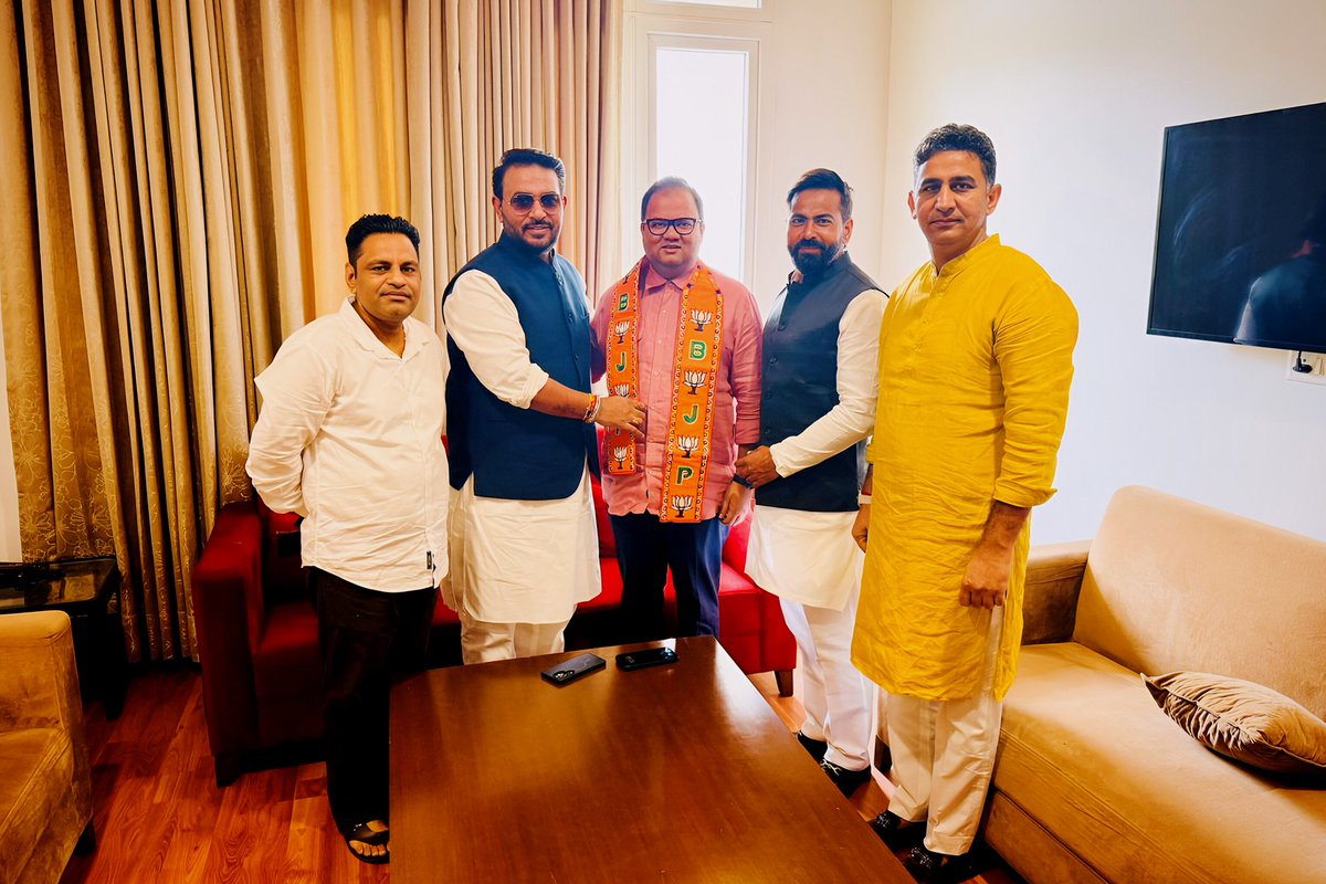 jitenderchdhry's tweet photo. बैठक की अध्यक्षता प्रदेश अध्यक्ष माननीय @YogiSharmaBJYM जी ने की बैठक में सभी जिला अध्यक्ष, प्रभारी व प्रदेश पदाधिकारी शामिल हुए और प्रधानमंत्री @narendramodi जी के जन्मदिन पर चल रहे सेवा पखवाड़ा व संगठनात्मक मुद्दों पर चर्चा की गई। https://t.co/VH0kiuVDDg
