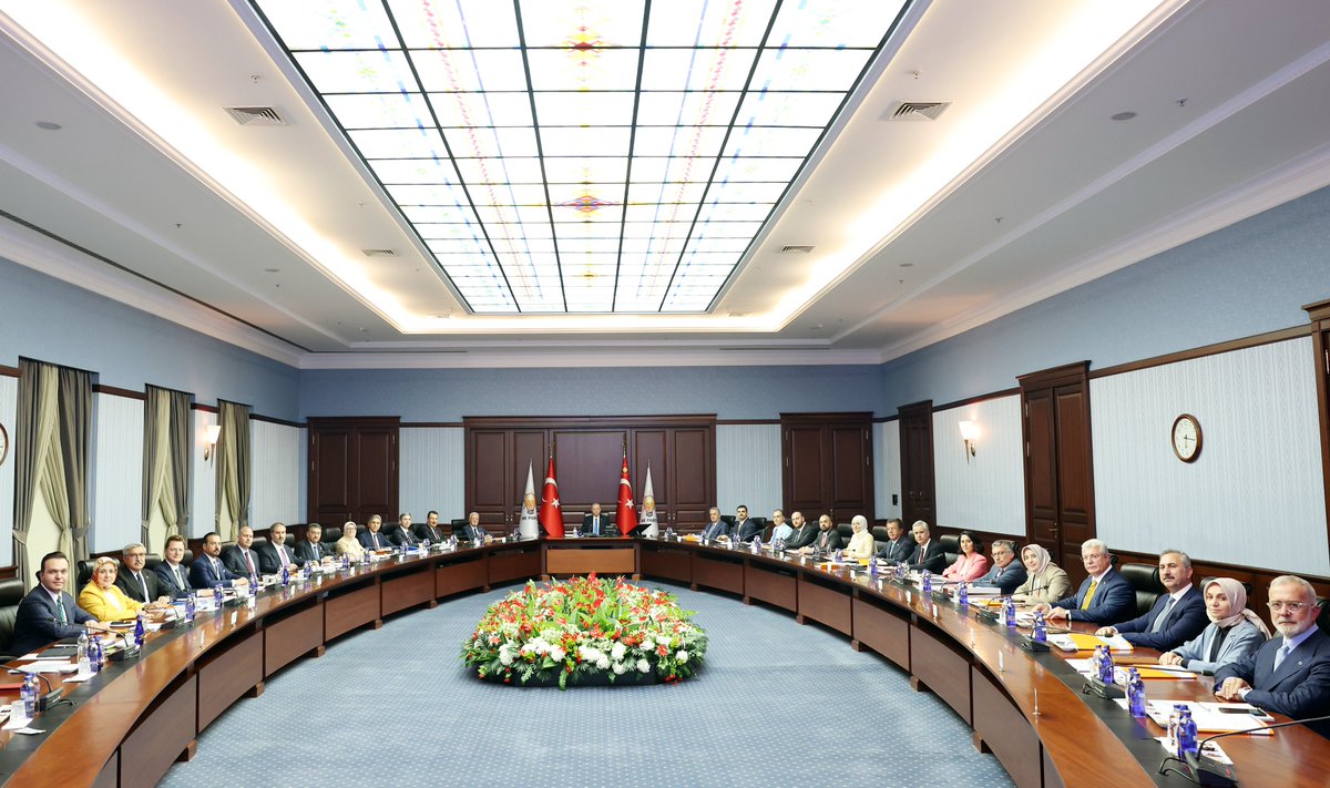 Genel Başkanımız ve Cumhurbaşkanımız Sayın Recep Tayyip Erdoğan, Genel Merkez'de düzenlenen MYK toplantımıza başkanlık etti.