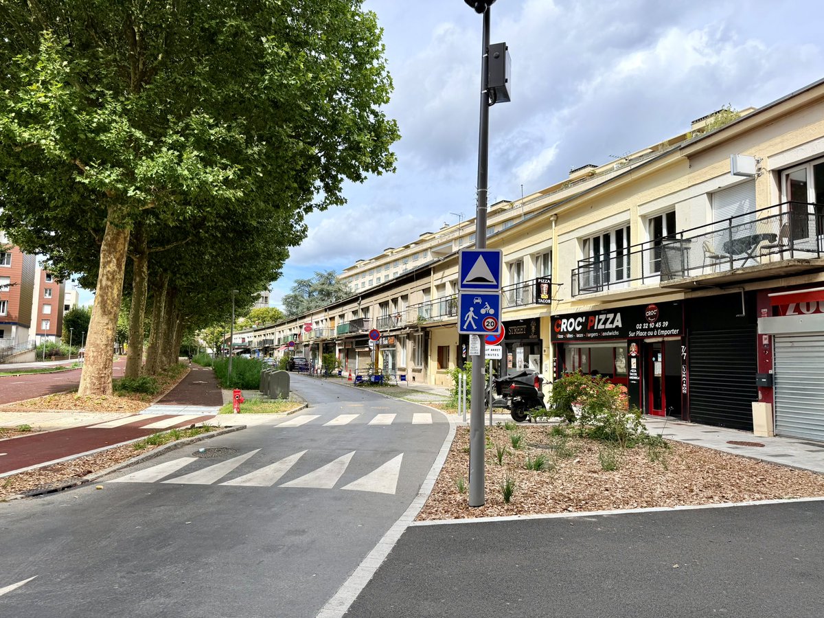 🌱🚍Le boulevard d’Orléans se transforme ! Avec les travaux de la T5 et la création d’un axe cyclable, c’est toute la rue des commerçants qui s’embellit. Un vrai changement dont le quartier a besoin ! #Rouen