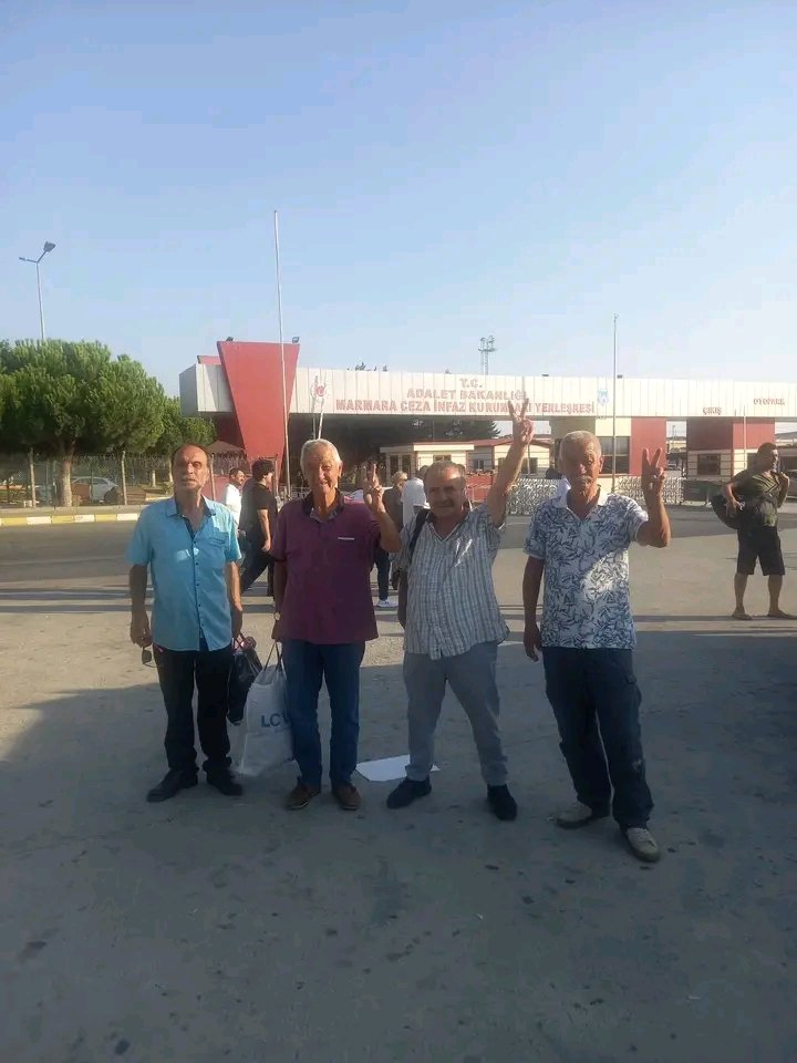 EMEKLİ MECLİSİ SÖZCÜSÜ HASAN KAŞKIR'I TUTSAK OLDUĞU SİLİVRİ CEZA EVİNDEN  ALDIK...
EMEKLİYİZ HAKLIYIZ KAZANACAĞIZ..