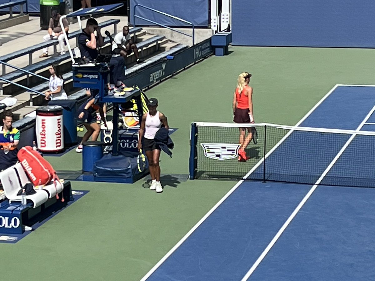 ericsalliot's tweet image. Pour l’instant, @k_efremova09 contrôle Janae Preston, qui n’a que 15 ans. 6-3 pour la Tricolore. #juniors