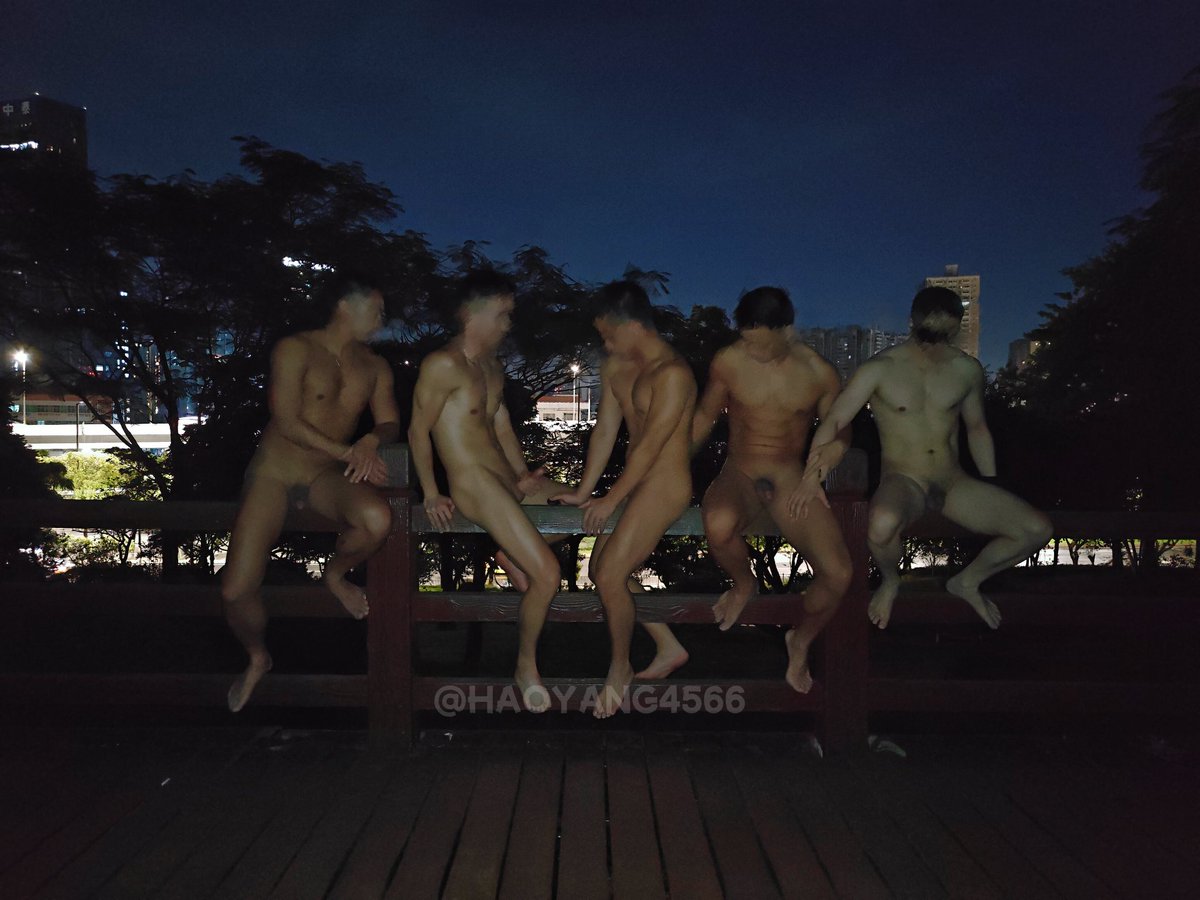 #吃很好系列
肌肉含量最高的一次野裸😋

#野裸
#暴露
#Wildnaked
#gaynudity